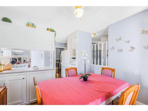 271 Deersaxon Circle Se, Calgary, AB - Indoor Photo Showing Dining Room