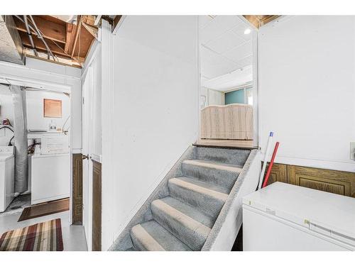 271 Deersaxon Circle Se, Calgary, AB - Indoor Photo Showing Laundry Room