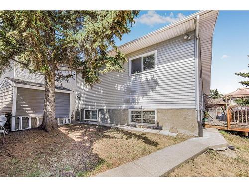 271 Deersaxon Circle Se, Calgary, AB - Outdoor