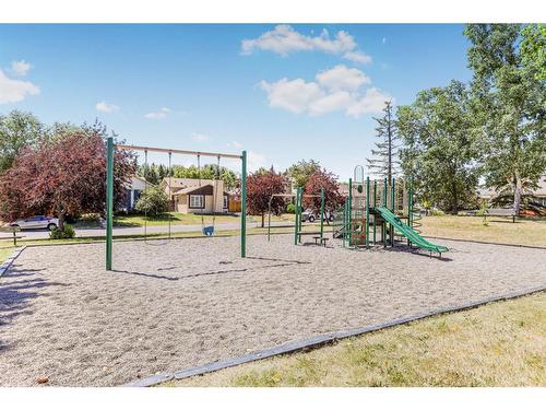 271 Deersaxon Circle Se, Calgary, AB - Outdoor