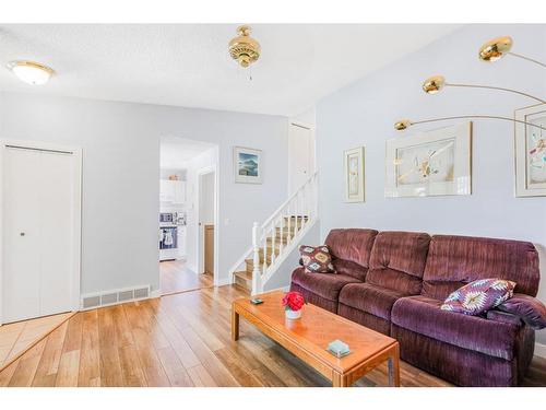 271 Deersaxon Circle Se, Calgary, AB - Indoor Photo Showing Living Room