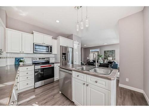 32-7401 Springbank Boulevard Sw, Calgary, AB - Indoor Photo Showing Kitchen With Double Sink With Upgraded Kitchen