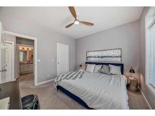 32-7401 Springbank Boulevard Sw, Calgary, AB - Indoor Photo Showing Bedroom