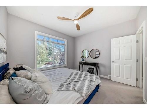 32-7401 Springbank Boulevard Sw, Calgary, AB - Indoor Photo Showing Bedroom