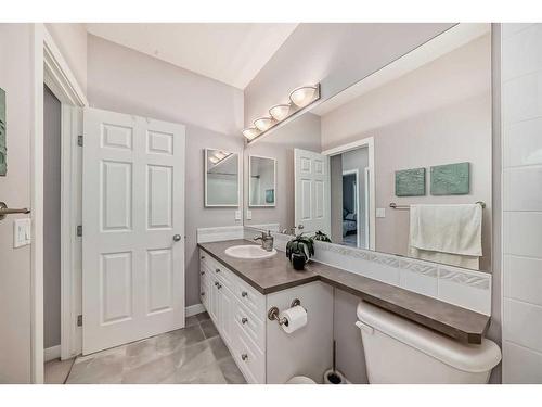 32-7401 Springbank Boulevard Sw, Calgary, AB - Indoor Photo Showing Bathroom