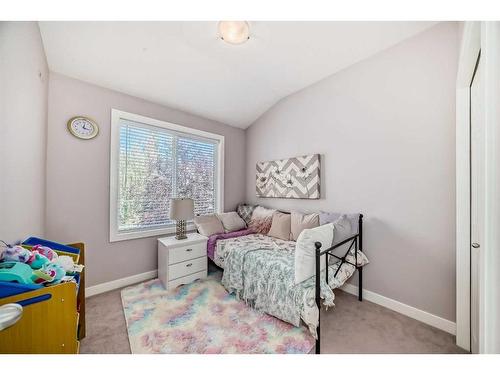 32-7401 Springbank Boulevard Sw, Calgary, AB - Indoor Photo Showing Bedroom