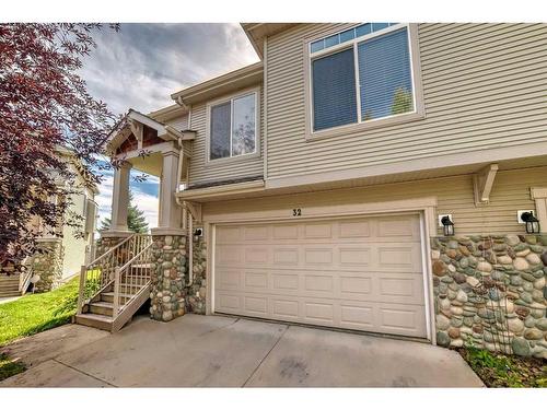 32-7401 Springbank Boulevard Sw, Calgary, AB - Outdoor