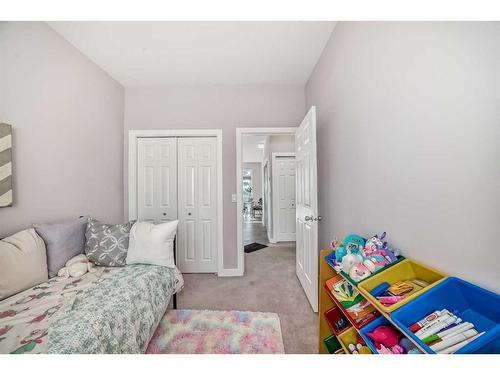 32-7401 Springbank Boulevard Sw, Calgary, AB - Indoor Photo Showing Bedroom