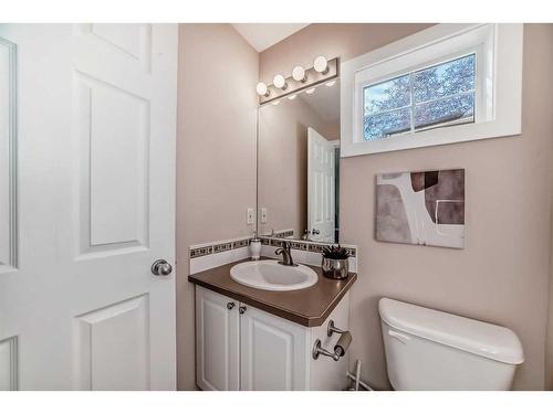 32-7401 Springbank Boulevard Sw, Calgary, AB - Indoor Photo Showing Bathroom