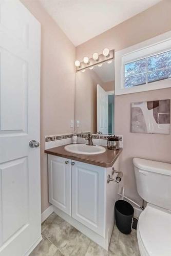 32-7401 Springbank Boulevard Sw, Calgary, AB - Indoor Photo Showing Bathroom