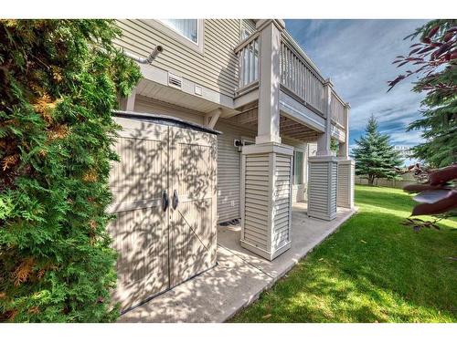 32-7401 Springbank Boulevard Sw, Calgary, AB - Outdoor