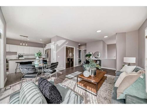 32-7401 Springbank Boulevard Sw, Calgary, AB - Indoor Photo Showing Living Room