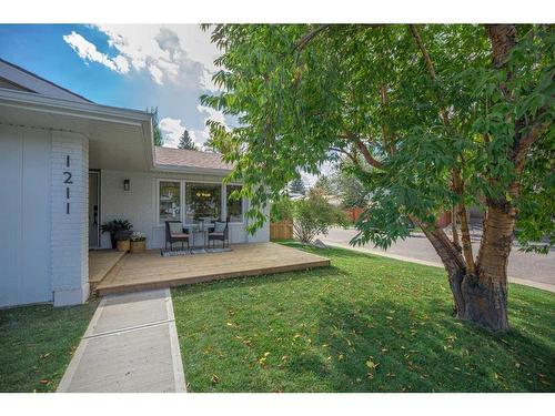 1211 Lake Twintree Drive Se, Calgary, AB - Outdoor