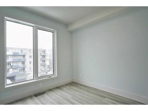 2222 5 Street Sw, Calgary, AB - Indoor Photo Showing Other Room