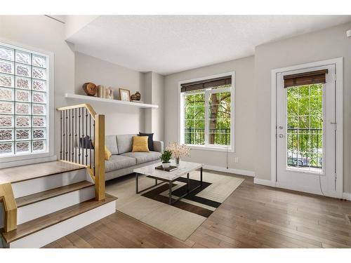 1303 7 Street Sw, Calgary, AB - Indoor Photo Showing Living Room