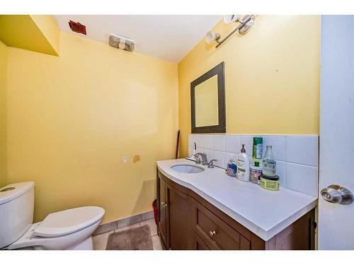 2522 10 Avenue Se, Calgary, AB - Indoor Photo Showing Bathroom