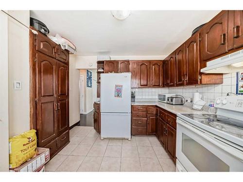 2522 10 Avenue Se, Calgary, AB - Indoor Photo Showing Kitchen