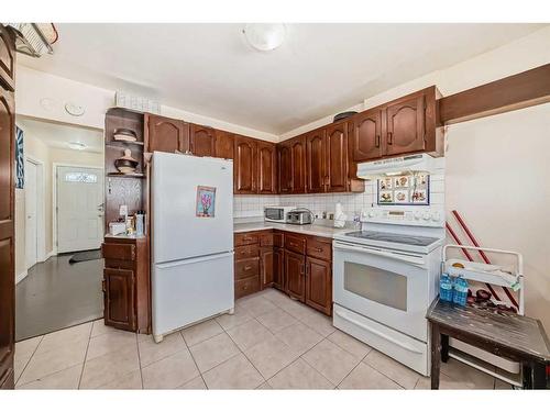 2522 10 Avenue Se, Calgary, AB - Indoor Photo Showing Kitchen