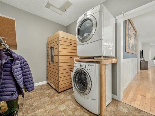 148 Heritage Rd, Magrath, AB - Indoor Photo Showing Laundry Room