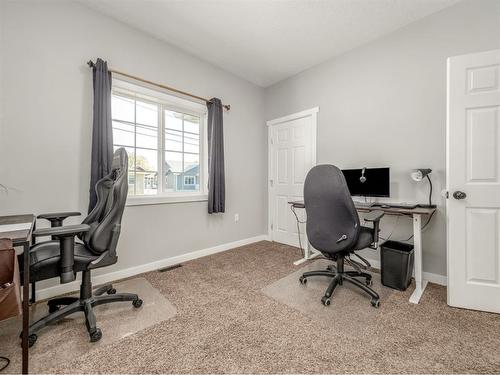 148 Heritage Rd, Magrath, AB - Indoor Photo Showing Office