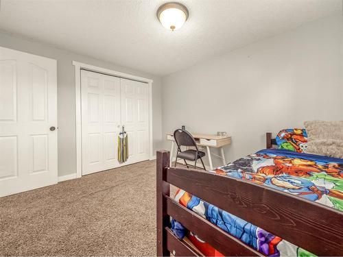 148 Heritage Rd, Magrath, AB - Indoor Photo Showing Bedroom