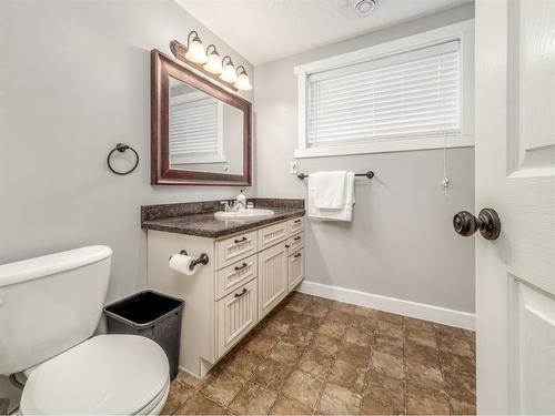 148 Heritage Rd, Magrath, AB - Indoor Photo Showing Bathroom