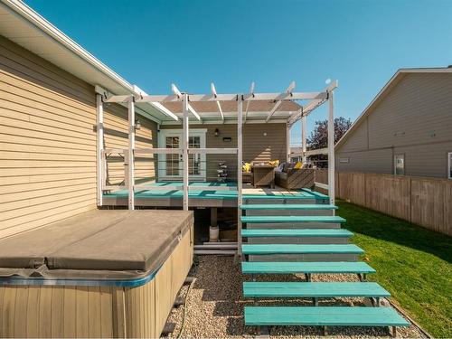 148 Heritage Rd, Magrath, AB - Outdoor With Exterior