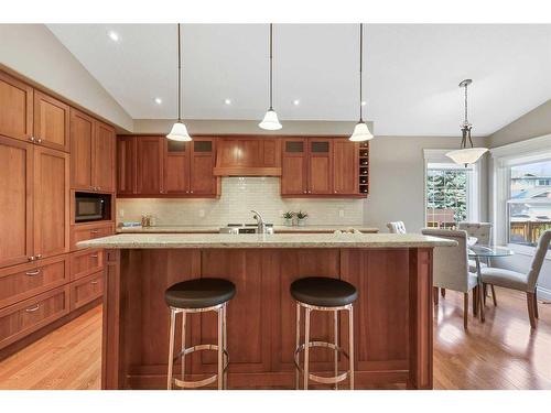 6530 Sierra Morena Boulevard Sw, Calgary, AB - Indoor Photo Showing Kitchen With Upgraded Kitchen