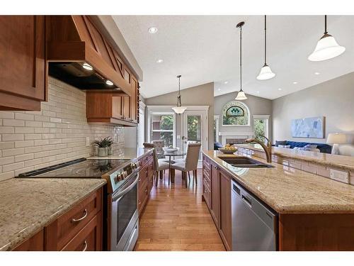 6530 Sierra Morena Boulevard Sw, Calgary, AB - Indoor Photo Showing Kitchen With Upgraded Kitchen