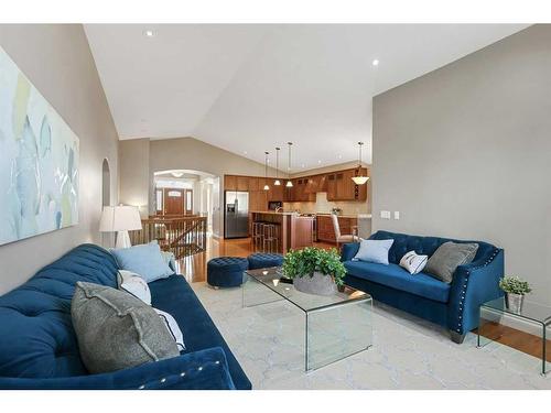 6530 Sierra Morena Boulevard Sw, Calgary, AB - Indoor Photo Showing Living Room