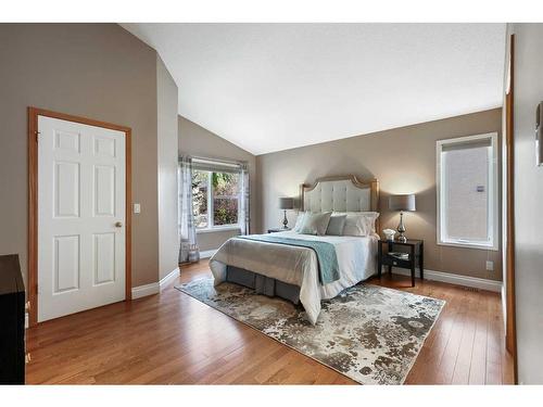 6530 Sierra Morena Boulevard Sw, Calgary, AB - Indoor Photo Showing Bedroom