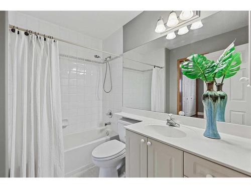 6530 Sierra Morena Boulevard Sw, Calgary, AB - Indoor Photo Showing Bathroom