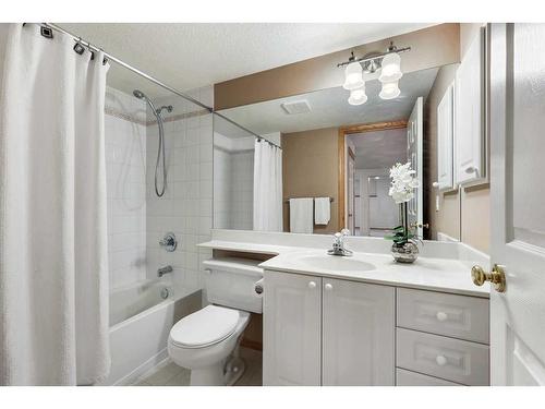 6530 Sierra Morena Boulevard Sw, Calgary, AB - Indoor Photo Showing Bathroom