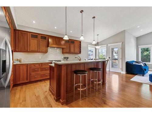 6530 Sierra Morena Boulevard Sw, Calgary, AB - Indoor Photo Showing Kitchen