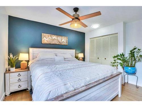 7143 18 Street Se, Calgary, AB - Indoor Photo Showing Bedroom