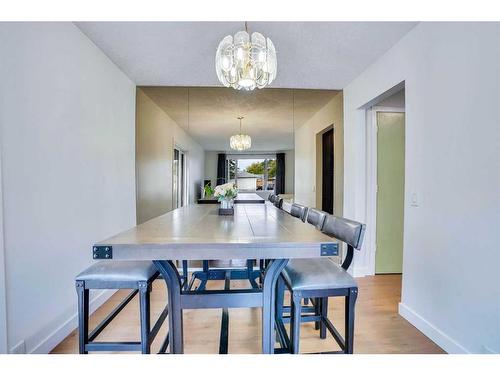 7143 18 Street Se, Calgary, AB - Indoor Photo Showing Dining Room