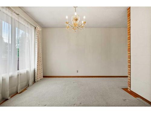 5711 Dalmead Crescent Nw, Calgary, AB - Indoor Photo Showing Other Room