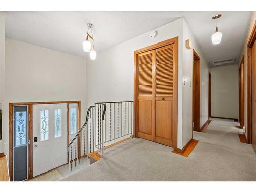 5711 Dalmead Crescent Nw, Calgary, AB - Indoor Photo Showing Other Room