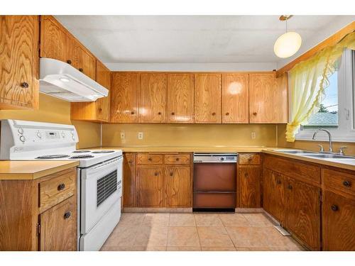 5711 Dalmead Crescent Nw, Calgary, AB - Indoor Photo Showing Kitchen With Double Sink