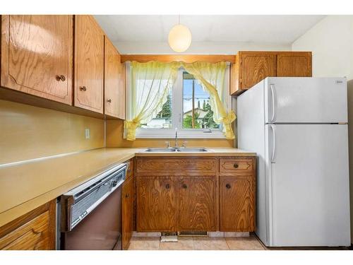 5711 Dalmead Crescent Nw, Calgary, AB - Indoor Photo Showing Kitchen With Double Sink