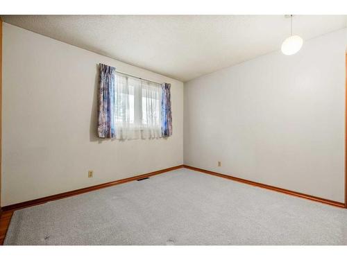 5711 Dalmead Crescent Nw, Calgary, AB - Indoor Photo Showing Other Room