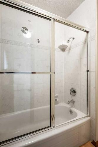 5711 Dalmead Crescent Nw, Calgary, AB - Indoor Photo Showing Bathroom