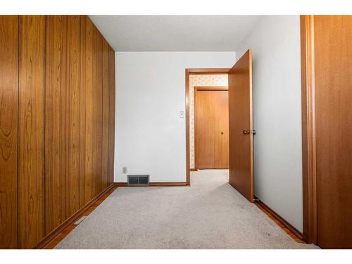 5711 Dalmead Crescent Nw, Calgary, AB - Indoor Photo Showing Other Room