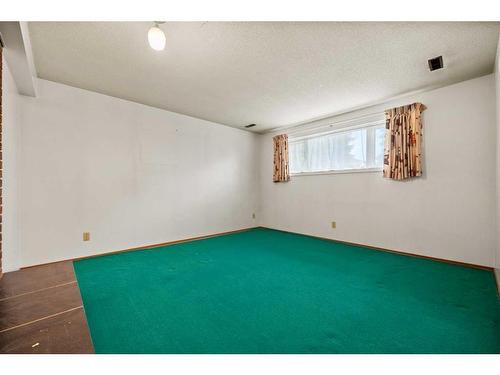 5711 Dalmead Crescent Nw, Calgary, AB - Indoor Photo Showing Other Room