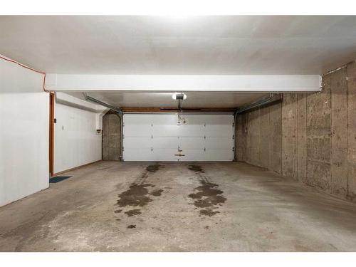 5711 Dalmead Crescent Nw, Calgary, AB - Indoor Photo Showing Garage