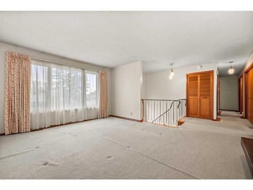 5711 Dalmead Crescent Nw, Calgary, AB - Indoor Photo Showing Other Room