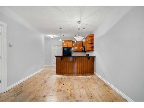 1107-24 Hemlock Crescent Sw, Calgary, AB - Indoor Photo Showing Kitchen