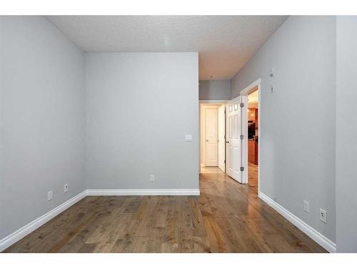 1107-24 Hemlock Crescent Sw, Calgary, AB - Indoor Photo Showing Other Room