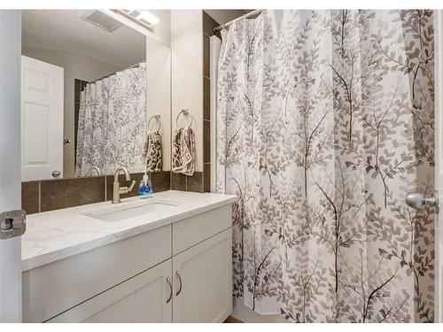 2080 Reunion Boulevard Nw, Airdrie, AB - Indoor Photo Showing Bathroom