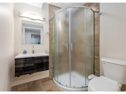 2080 Reunion Boulevard Nw, Airdrie, AB - Indoor Photo Showing Bathroom